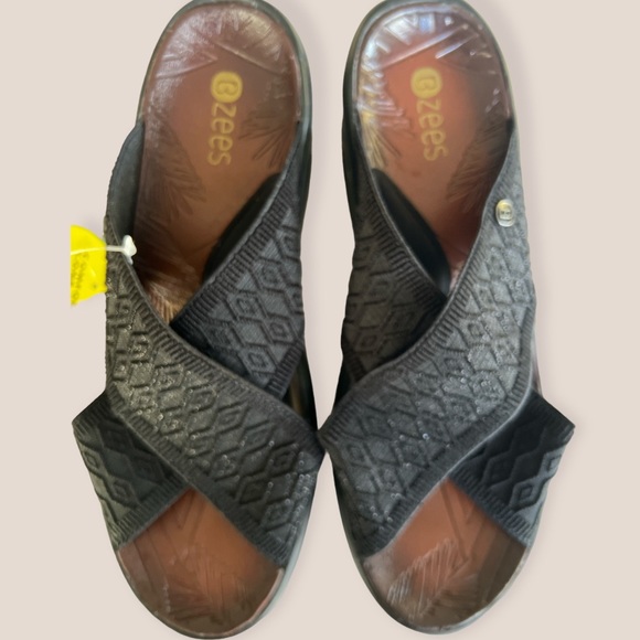 Women's Bzees Desire Comfort Wedge Slip On Slides Sandals Black Size 9 - Picture 3 of 8